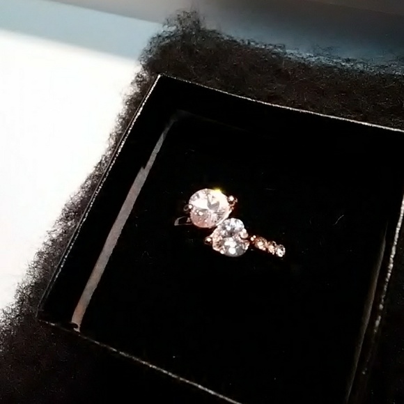 Gold Ring with Heart shaped CZ - Picture 1 of 8